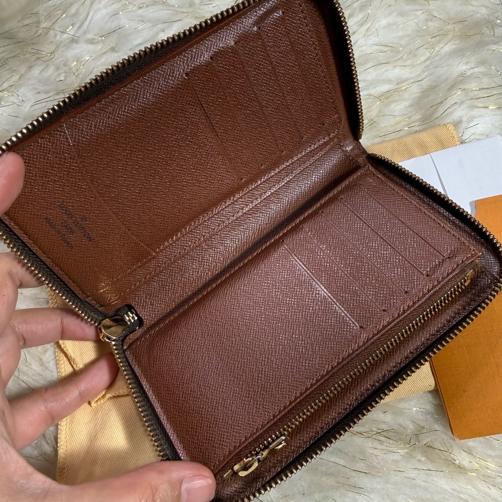 Louis Vuitton Compact Zippy monogram wallet with Dustbag